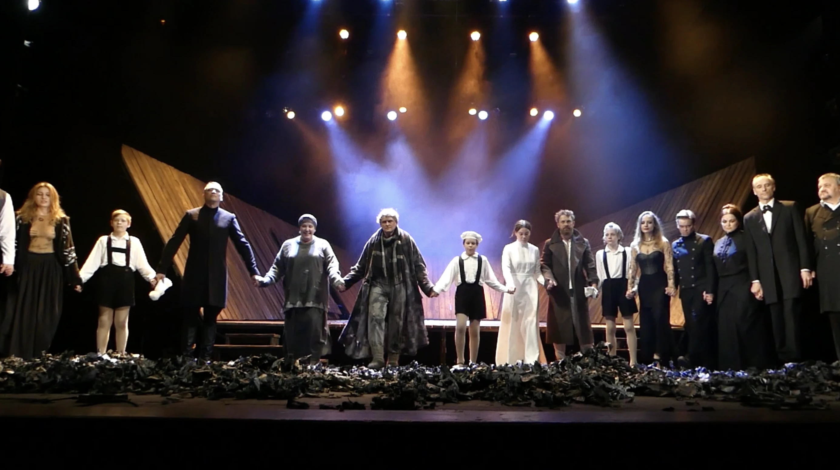 Шестой выпуск фестивального видеоблога: «Якут, превратившийся в злого духа» и «Господа Головлёвы»